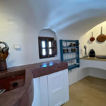 The Commander's House * Emporio (Santorini)